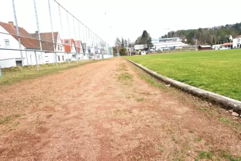 Im Februar hatte der Bauauschuss des Kreises das Gelände für die geplante Schulsportanlage nochmals besichtigt. 