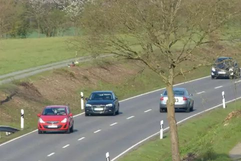 Hier ist es passiert: Auf der Umgehungsstraße bei Weilerbach kam es 2019 zu dem tödlichen Unfall. 