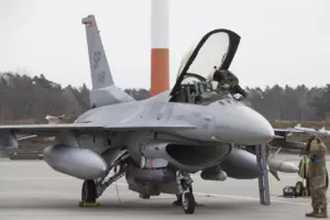 Die F-16 ist ein Allwetter-Abfangjäger. Etwa 4600 wurden seit den 70er Jahren produziert. 