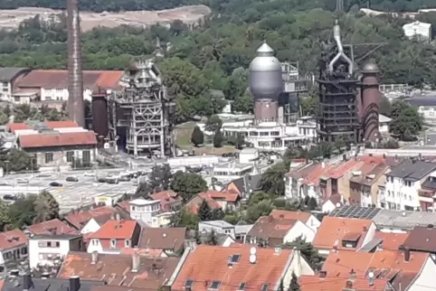 Neunkirchen, Stadt mit Eisenwerkstradition im östlichen Saarland. Neunkirchen, Stadt mit Eisenwerkstradition im östlichen Saarland.