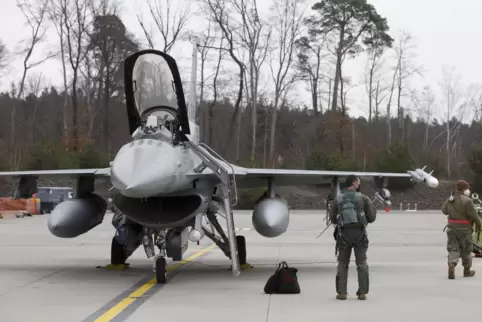 Rund 100 US-Militärs und ein Dutzend F-16 sind für eine Woche aus der Eifel nach Ramstein verlegt worden.