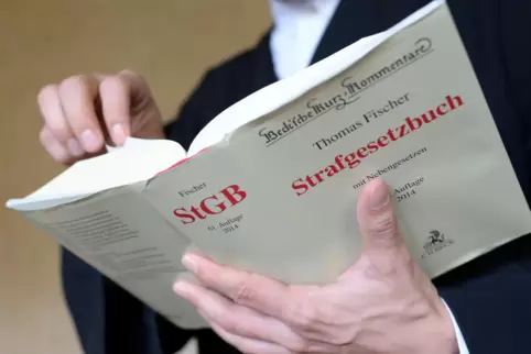 Eigentlich sollten die angehenden Juristen am Gründonnerstag eine wichtige Prüfung ablegen, die sich nicht einfach verschieben l
