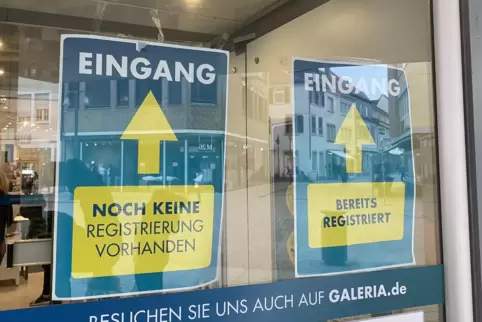 Betreten erlaubt mit und ohne Registrierung: Regelung am Dienstag bei Kaufhof.