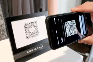 Kontaktverfolgung per App: Dazu scannt man mit dem Handy den QR-Code im Restaurant oder der Veranstaltung und checkt ein. Die Gä