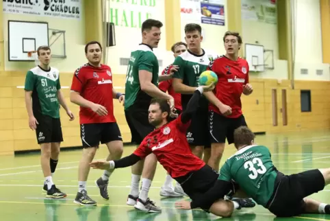 Spieler und Trainer: Max Barlang (am Ball).