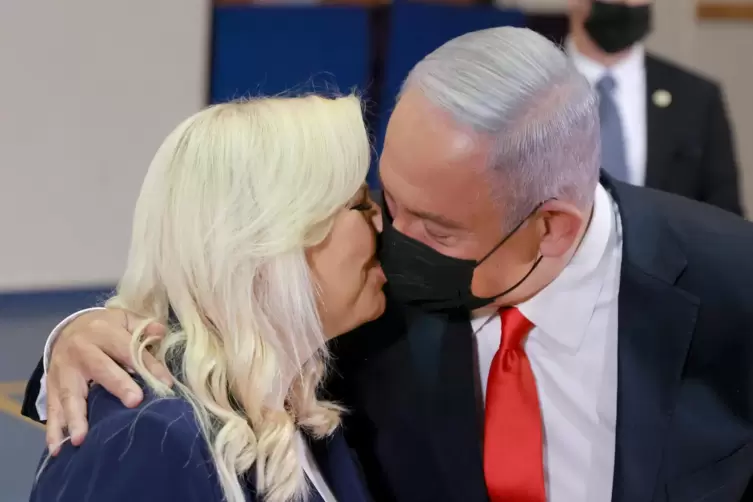 Israels Premierminister Benjamin Netanjahu und seine Frau Sara nach der Stimmabgabe. 