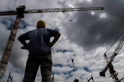 Die Konjunkturforscher betonen, dass ihr Vorhersagen des Wirtschaftswachstums mit erheblichen Unsicherheiten behaftet seien.