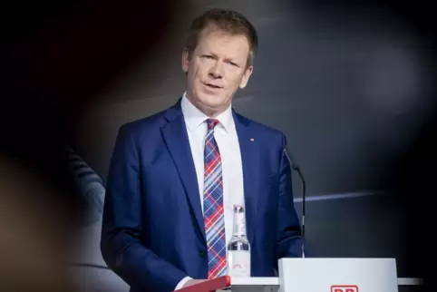 Richard Lutz ist in Landstuhl geboren und im westpfälzischen Kindsbach aufgewachsen. 