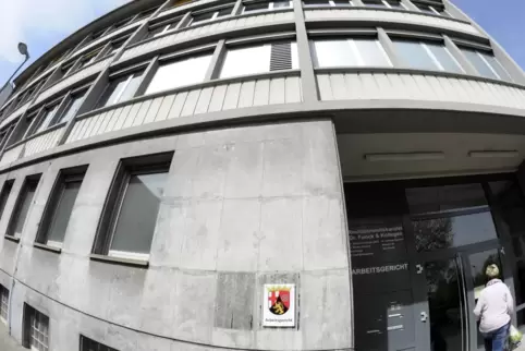 Die Kammer des Arbeitsgerichts Ludwigshafen erarbeitet nun einen Vergleichsvorschlag in dem Verfahren.