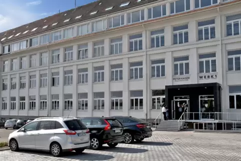 Das Betriebsgebäude der Damenschuhfabrik Peter Kaiser hat die neue Gesellschaft ebenso übernommen wie die Marke und einige Läden
