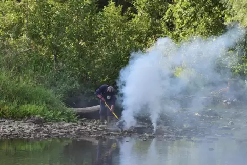 Im September qualmte eine Phosphorgranate bei Habkirchen an der Blies.