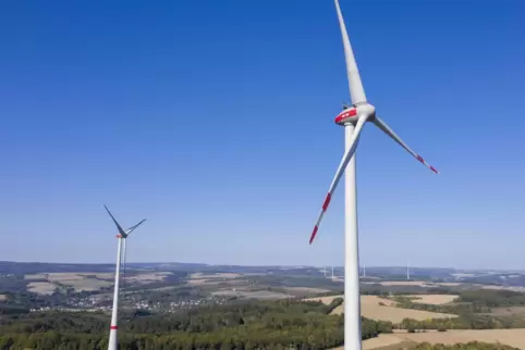 Windräder bei Schellweiler im Kreis Kusel.