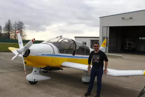 Geschafft! Andreas Becker ist auf dem Zweibrücker Flughafen gelandet. 