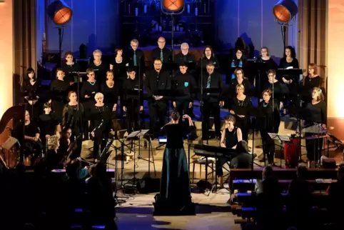 Chorissimo singt: Beim Konzert „Colors of life“ in Dudenhofen in St. Gangolf unter Almut Fingerle-Krieger. 