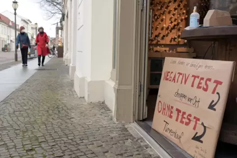„Mehr testen und öffnen“ fordert der Landkreistag.