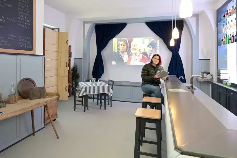  Museumssprecherin Corinna Siegenthaler als &bdquo;Gast&ldquo; im &bdquo;Akropolis&ldquo;.