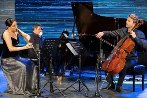 Sharon Kam, Paul Rivinius und Julian Steckel (von links) beim gestreamten Kammerkonzert.