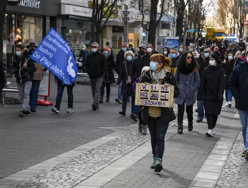 Der Demonstrationszug ist durch die Speyerer Straße gelaufen.