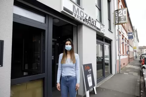 Eine Kombination aus Café, Bar und Spätkauf hat Newroz Sarialtun gemeinsam mit ihrem Mann Kivanc eröffnet. Doch die Corona-Pande