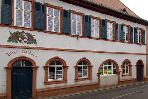 Historische Gebäude wie das alte Rathaus kosten die Gemeinde Dirmstein viel Geld. 