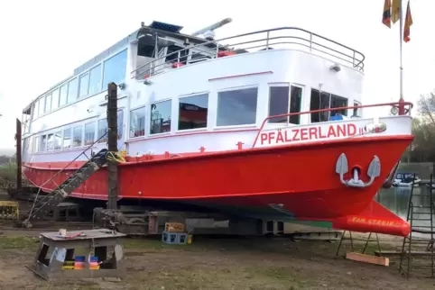 Zeit genutzt: Die Betreiberfamilie Streib hat ihr Ausflugsschiff „Pfälzerland II“ auf der Speyerer Werft überholen lassen. Es gi