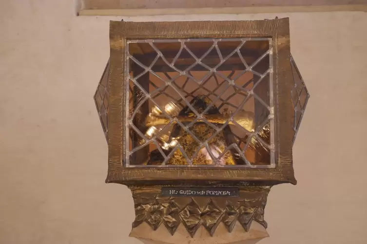 Eine Reliquie des Heiligen Guido von Pomposa im Dom zu Speyer: Seit Ende 2000 werden diese in der Katharinenkapelle verehrt, dor