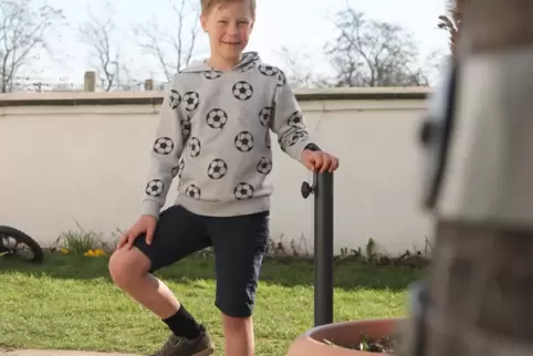 Wiedervereint: Finn Kaack und sein Pulli. 