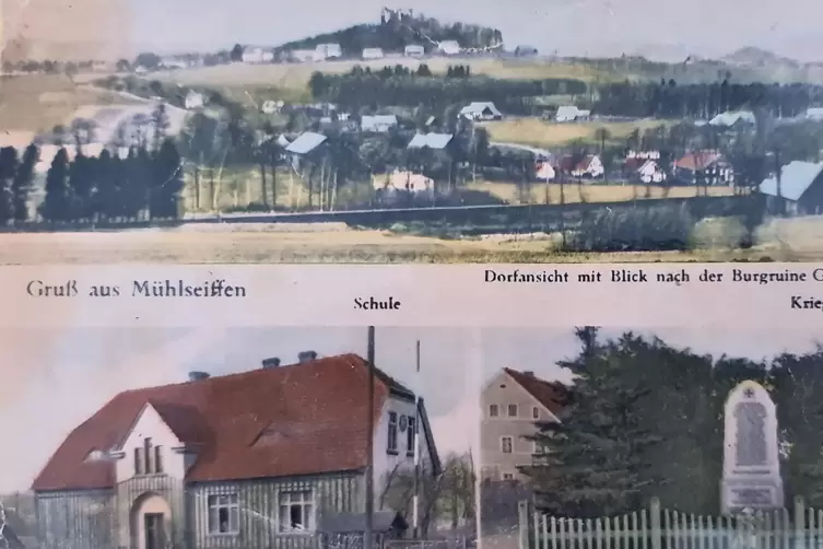 Eine Postkarte aus Mühlseiffen in NIederschlesien mit der Schule, die Helga Jung als jüngstes der drei Kinder nur kurz besuchen 
