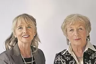 Gabriele Engel (links) und Ursula Klotmann praktizieren als systemische Therapeutinnen in Neustadt.