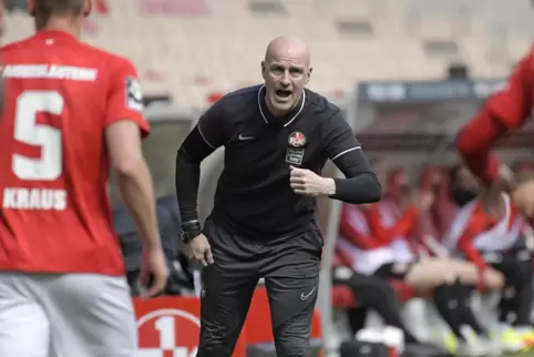 Emotion pur am „Betze“: FCK-Trainer Marco Antwerpen.