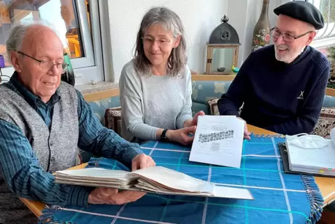 Die Autoren des Schaidter Familienbuchs ( v.l.): Manfred Bouquet, Ute Keppel und Werner Esser. 