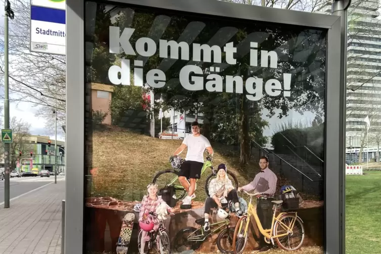 Die Kinderunfallkommission Kaiserslautern hat mit ihrer neuen Plakataktion die Radfahrer in den Fokus genommen.