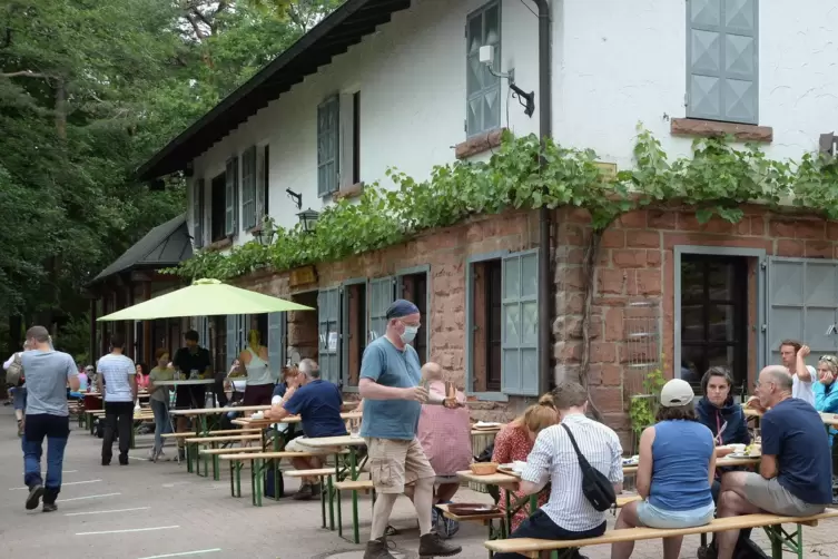 Beliebtes Ausflugziel: die Hohe-Loog-Hütte. bei Neustadt. 