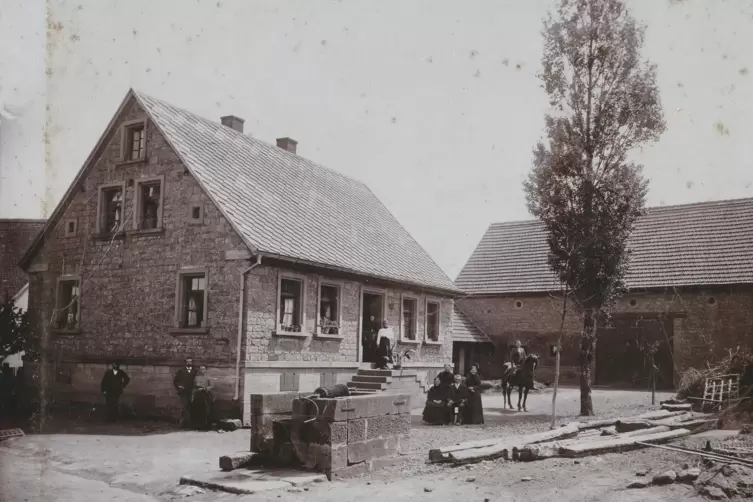 Der Brunnen am Kühbörncheshof bei Katzweiler in seinem Zustand von 1905. 