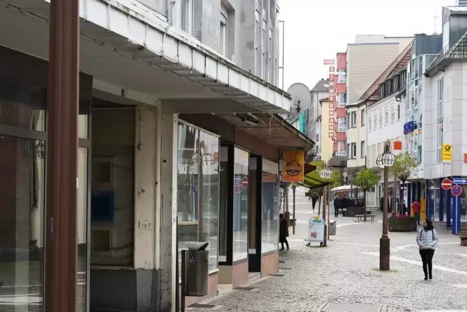 In der Fußgängerzone ist wenig los. Die Händler leiden unter den Corona-Auflagen. In der Fußgängerzone ist wenig los. Die Händler leiden unter den Corona-Auflagen.