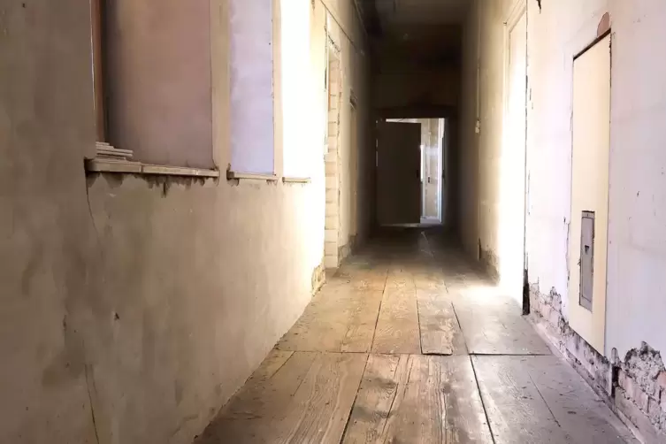 Einer von vielen Fluren, die die Geb&auml;ude verbinden. 