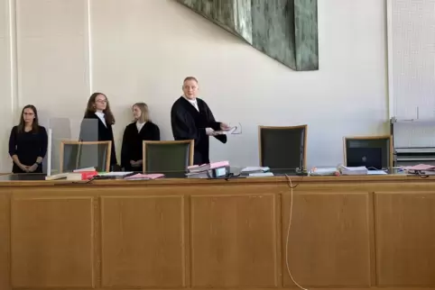 Urteilen über eine Frau, die als Lockvogel zwei Unternehmer in eine tödliche Falle lotste: die Richter im zweiten Frankenthaler 