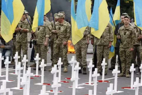 Der fast vergessene Konflikt in der Ostukraine hat bereits mindestens 13.000 Menschenleben gekostet: Ukrainische Soldaten protes