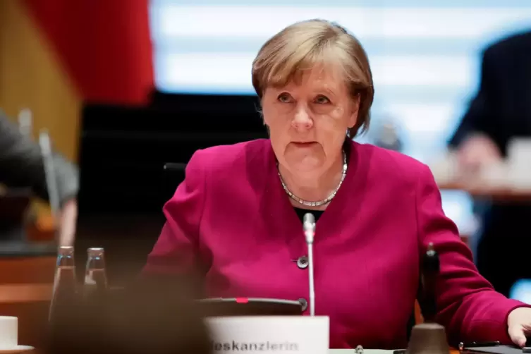 Angela Merkel unterstützt indirekt den Vorschlag eines „Brücken-Lockdowns“.
