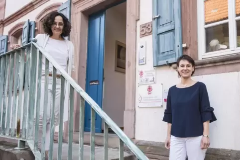  Kerstin Ecker (links) und Nina Lambrecht stehen nicht nur an der Beratungsstelle in Landstuhl mit Rat und Tat zur Seite. 