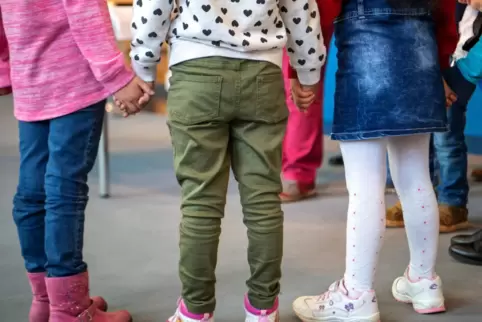 Erzieher sollen jetzt auch Schutzmasken tragen – mit Ausnahmen.