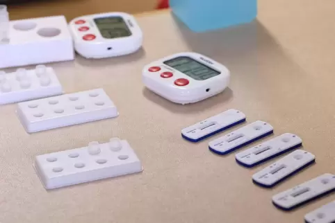 Die Schnelltests liefern nach 15 Minuten ein Ergebnis. 