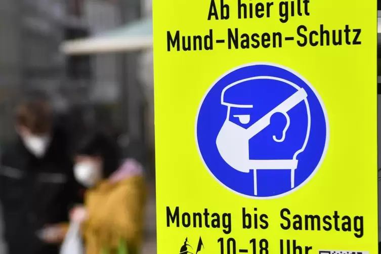 Wegen des erhöhten Inzidenzwerts gilt in der Neustadter Fußgängerzone aktuell Maskenpflicht.