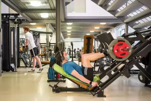  In saarländischen Fitness-Studios dürfen die Menschen wieder trainieren, wenn sie einen tagesaktuellen, negativen Corona-Test v