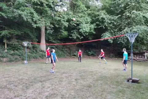 Das Volleyball-Trainingsbild des TV 04 Erlenbach ist im Sommer zwischen den bei den Lockdowns entstanden. 