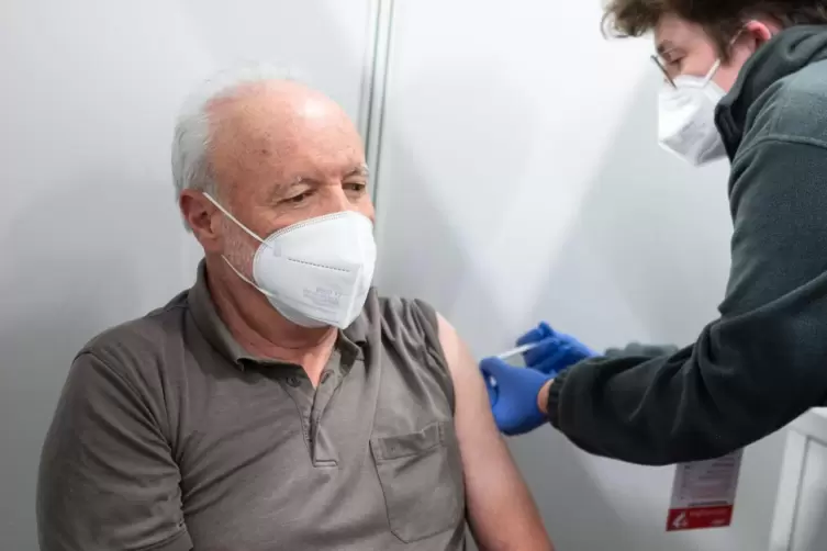 Ein Piks, der Leben retten kann: In Rheinland-Pfalz dürfen sich nun auch Angehörige der Generation Ü60 für eine Impfung gegen da