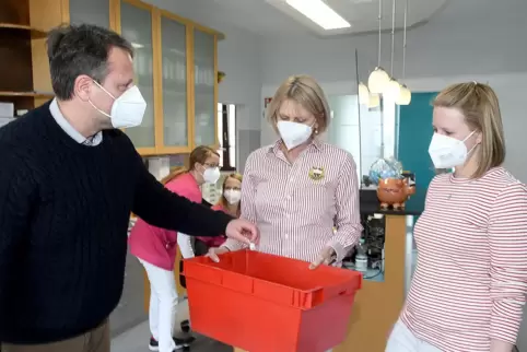 Ab sofort werden die Corona-Impfungen auch in Arztpraxen durchgeführt. In Kirchheimbolanden starteten die Ärztinnen Midheta Jaku