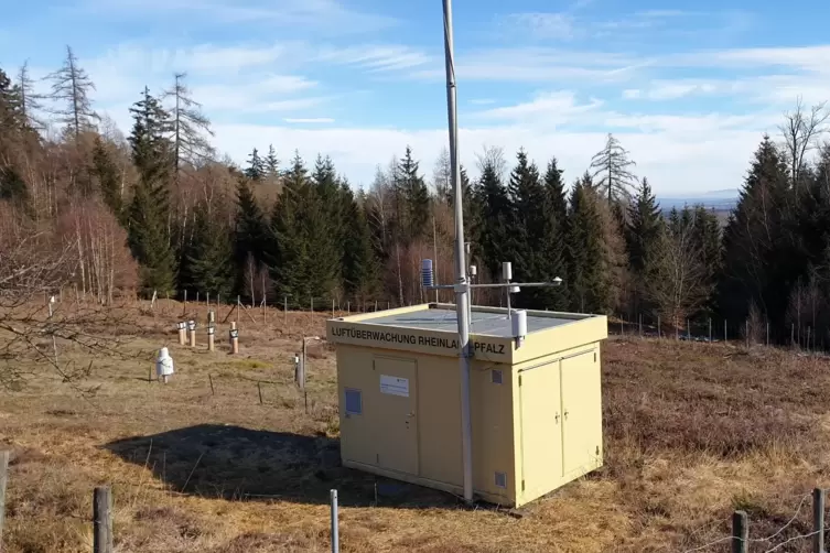 Die Messstation Leisel im Hunsrück kann auch Kohlenwasserstoffe in der Luft feststellen, zu denen Kerosin gehört. Allerdings rei