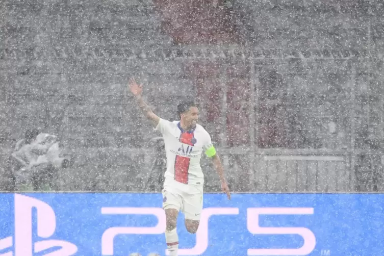 Pariser Jubel im Münchner Schnee: Marquinhos freut sich über seinen Treffer zum 2:0 für PSG.