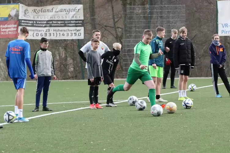 Vor etwas mehr als drei Wochen bei der SG Rieschweiler: Jugendfußballtraining war nach langer Corona-Zwangspause wieder erlaubt.